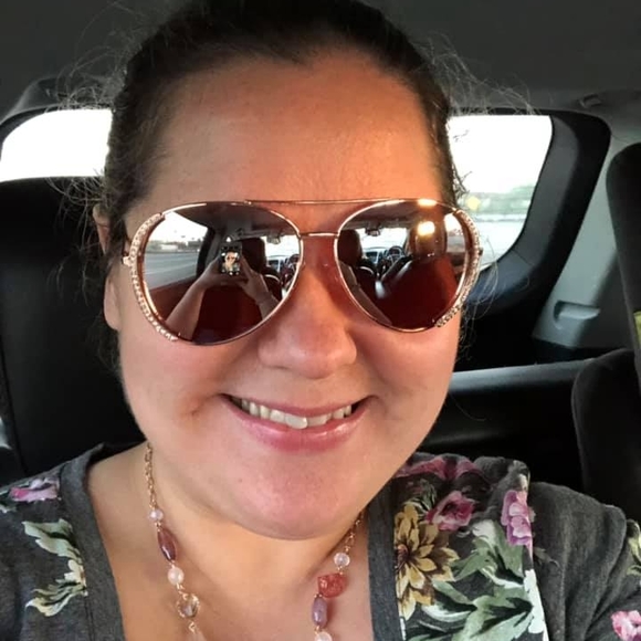 Meet your Posher, Hannah - Picture 1 of 1